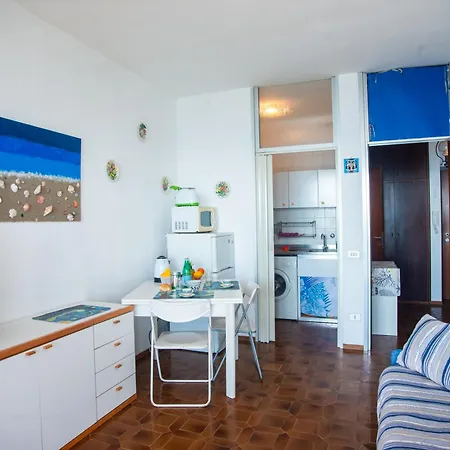 Διαμέρισμα Sole Surf E Relax, Sea-View Balcony Apartment - Happy Rentals Σαν Ρέμο