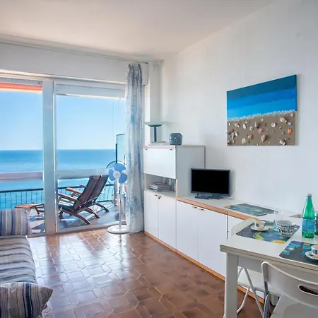 Sole Surf E Relax, Sea-View Balcony Apartment - Happy Rentals *